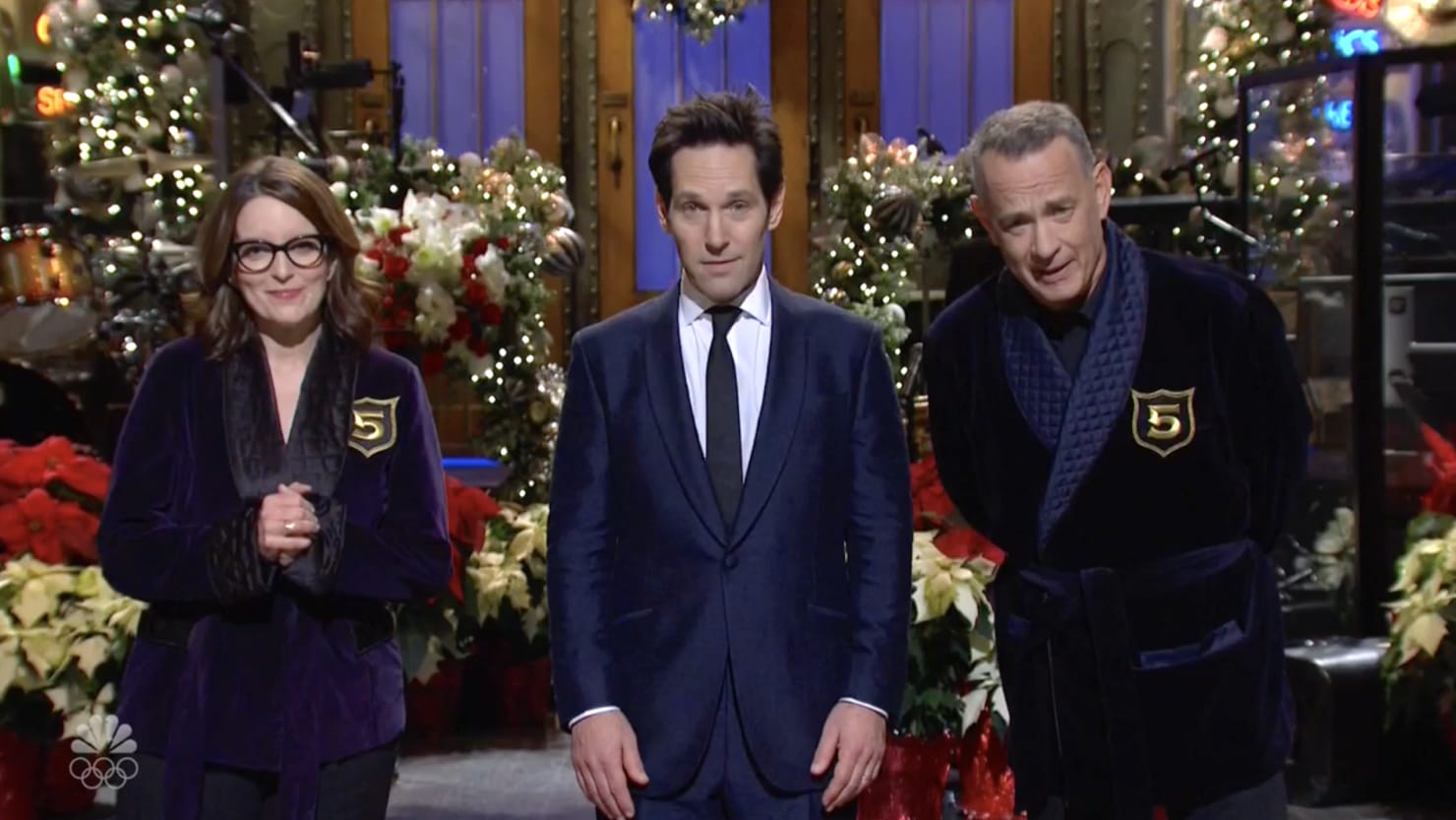 Tom Hanks and Tina Fey Rescue SNL’s COVID-Stricken 2021 Finale – The Daily Beast