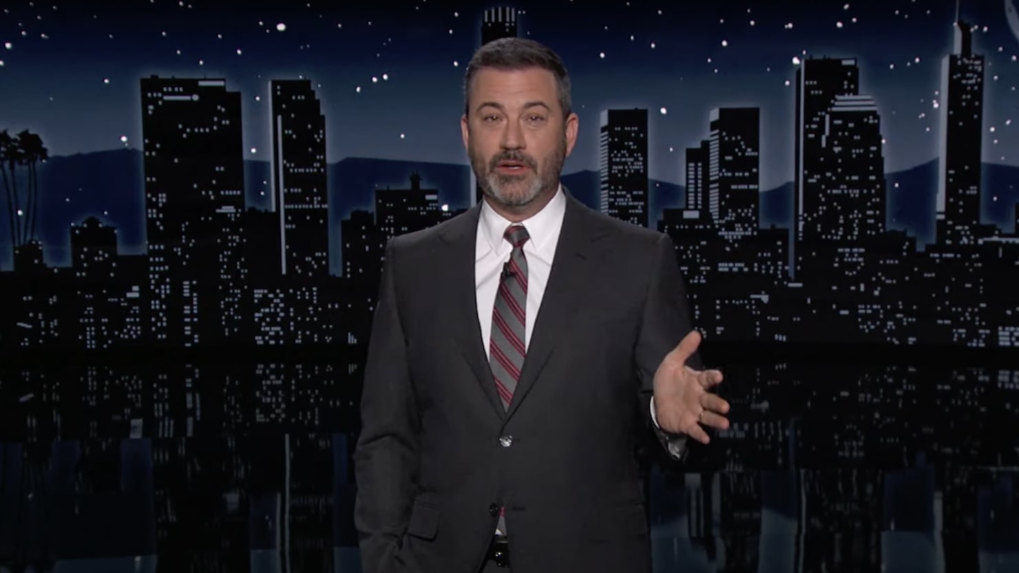Jimmy Kimmel Drags Sarah Palin for Dining Out After Getting COVID - The Daily Beast : The late-night host couldn’t believe the former “Masked Singer” contestant and anti-vaxxer decided to hit NYC restaurants right after testing positive for COVID.  | Tranquility 國際社群