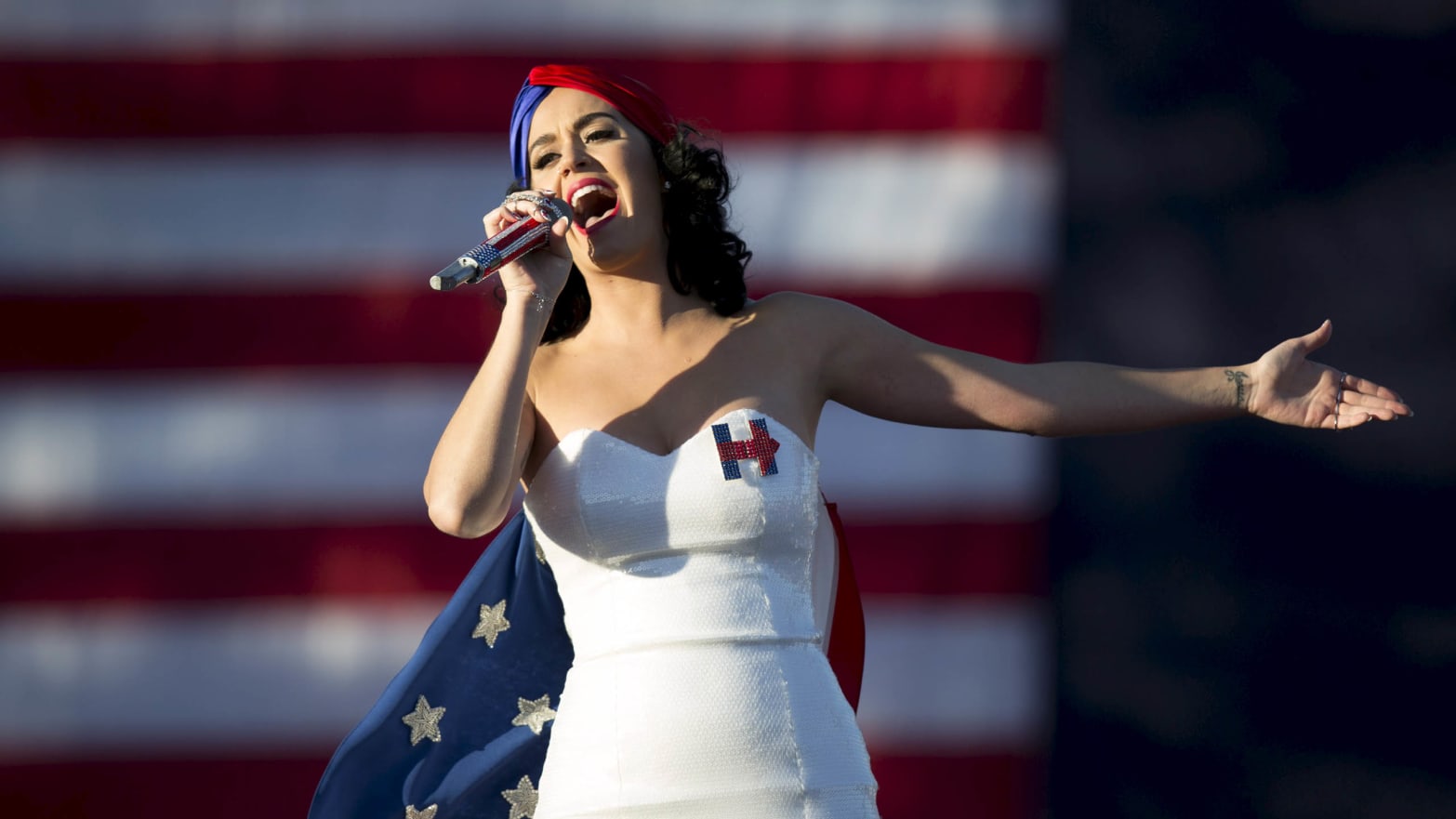 1566px x 881px - Who Crowned Katy Perry Queen of the Resistance?