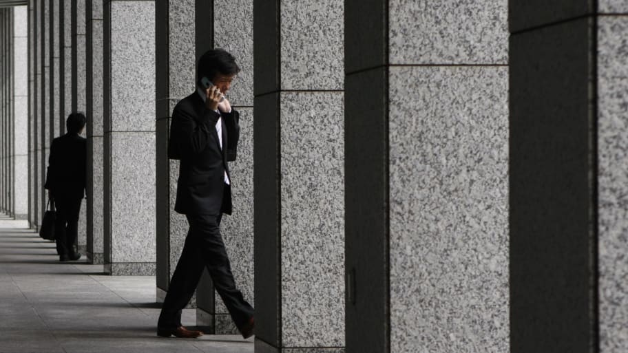 Businessmen walk out from an office building in Tokyo May 22, 2009. Japan, the world's second-largest economy, became the latest country on Friday to signal that the worst of the global financial crisis may be over.