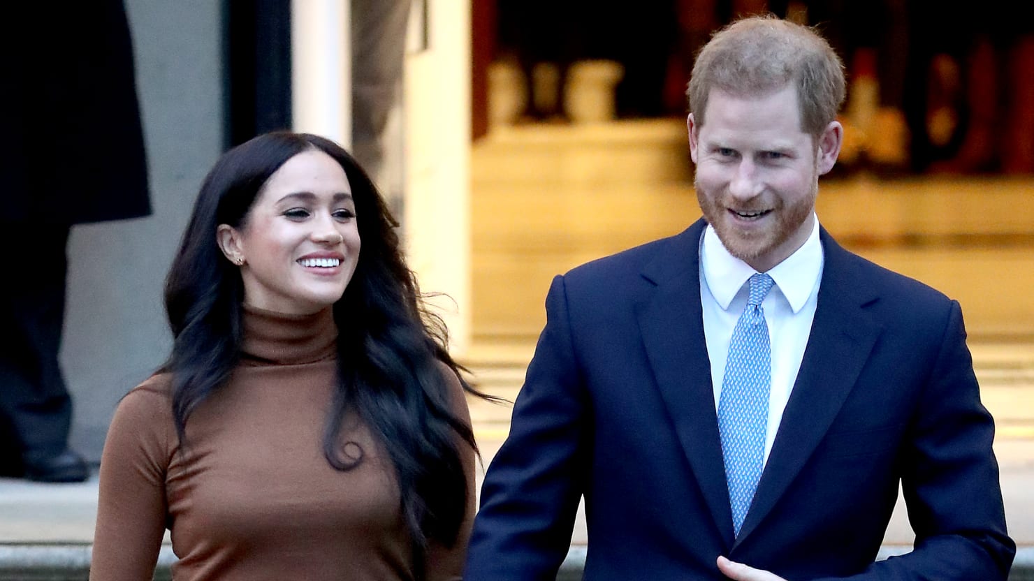 Meghan And Harry Didn T Consult Royal Family Before Announcing Step Back Report