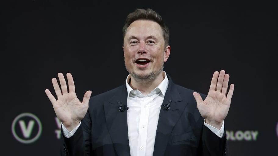 A picture of owner of Elon Musk. Twitter, a company owned by self-proclaimed “free speech absolutist” Musk, has delayed the amount of time it takes to open links from websites that Musk dislikes.