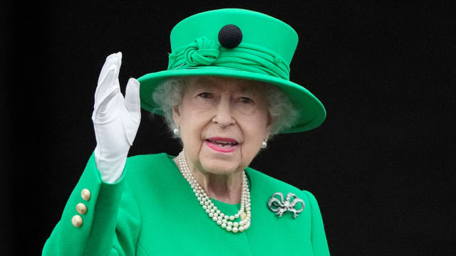 Queen Elizabeth stands on the balcony during the Platinum Pageant, marking the end of the celebrations for the Platinum Jubilee of Britain's Queen Elizabeth, in London, Britain, June 5, 2022.