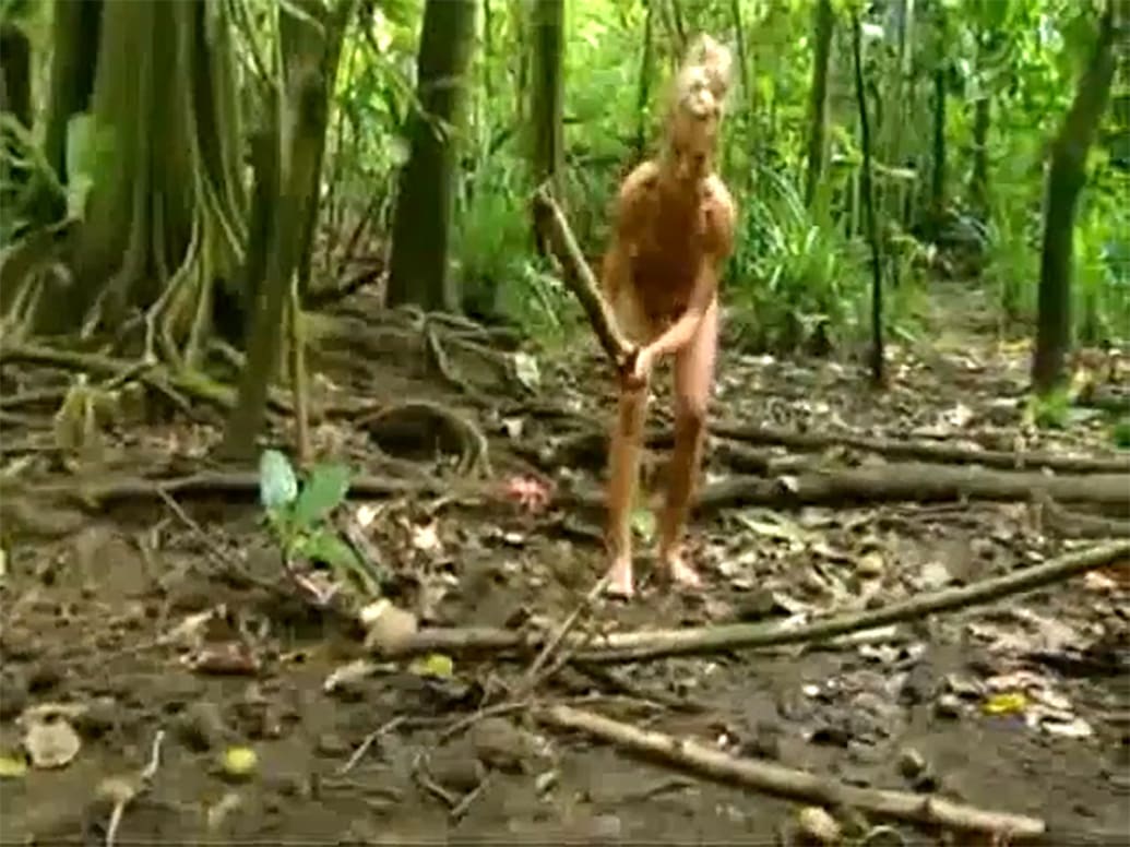 Natalie White kills a rat in Survivor: Samoa.