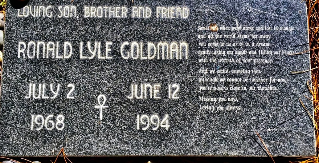 A picture of Ron Goldman’s gravestone.
