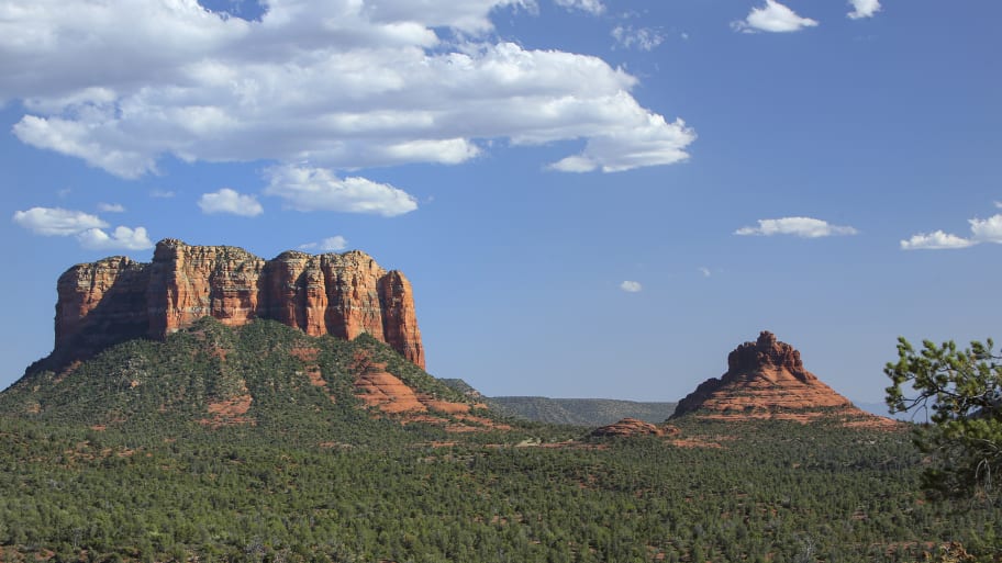  A California woman’s family hike with her husband and child took a tragic turn this week when she suddenly plunged 140 feet down the side of a cliff in Sedona, Arizona. 