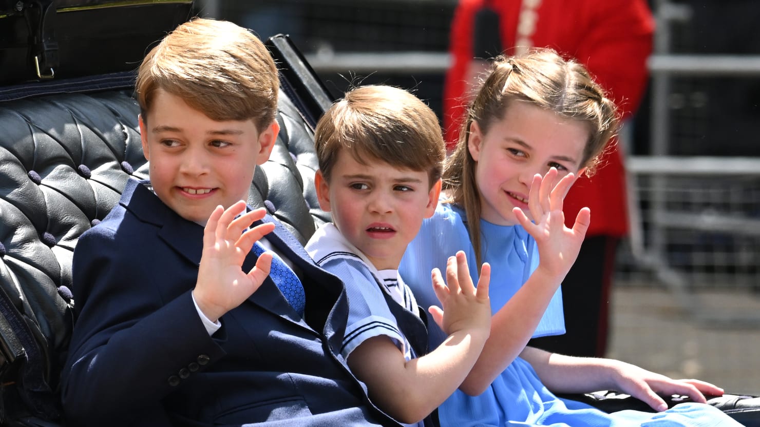 الأمير هاري وميغان ماركل من أفراد العائلة المالكة في حفل افتتاح اليوبيل السبعين للملكة