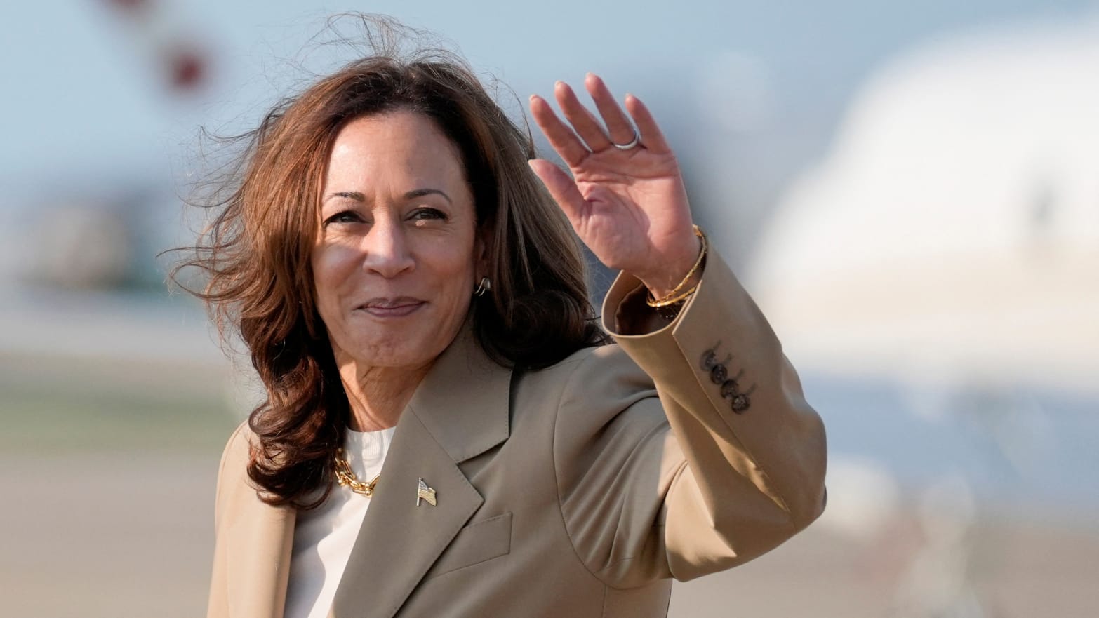 Kamala Harris waving