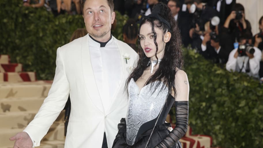 Elon Musk and Grimes arrive at the 2018 Met Gala on May 7, 2018 in New York City.