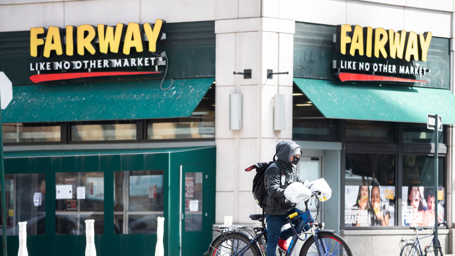A photo of Fairway Market in New York City.
