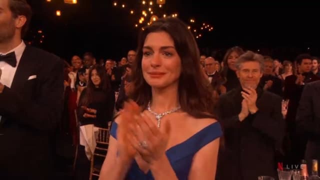 Anne Hathaway crying at the SAG Awards 