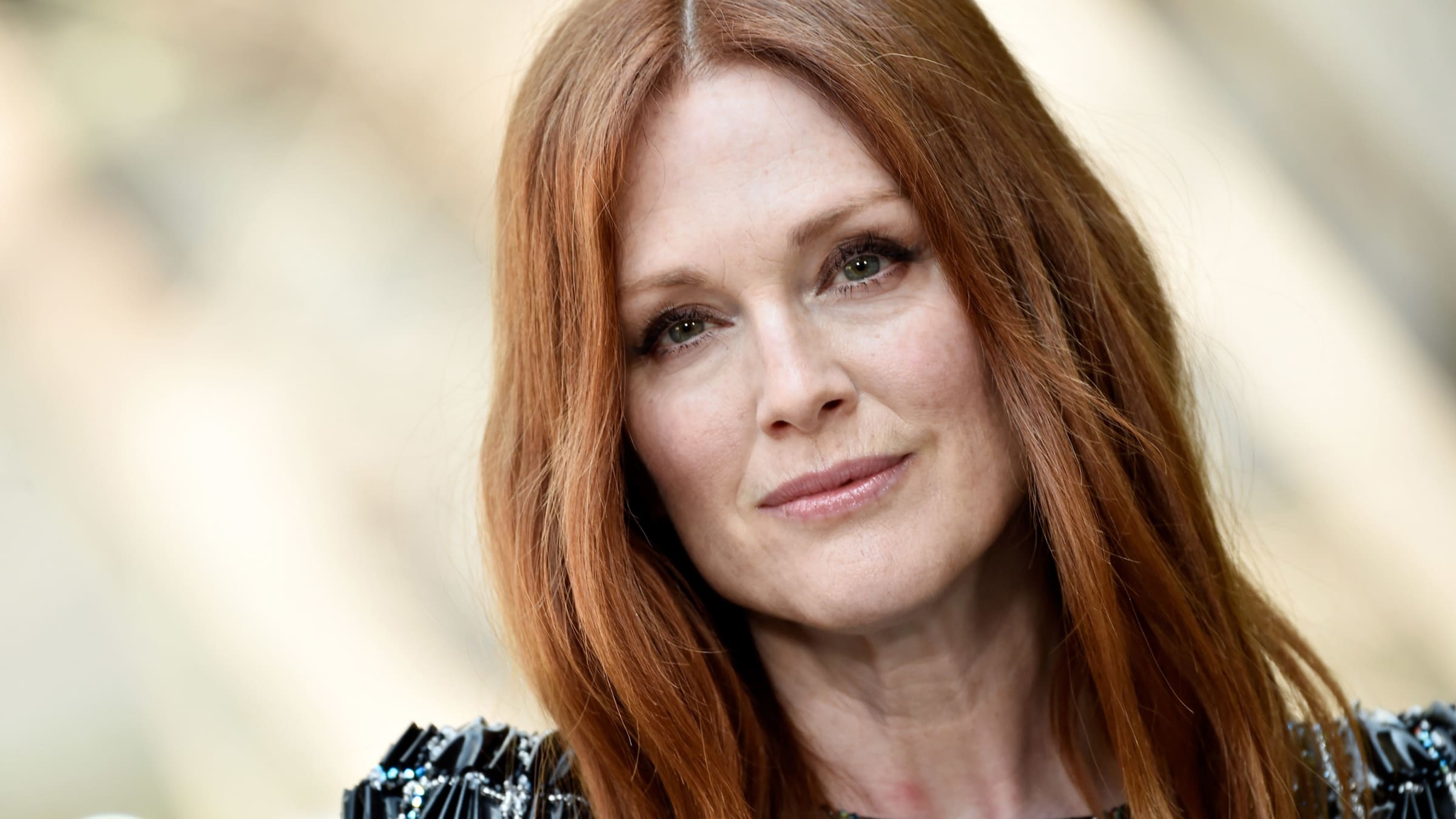 Julianne Moore’s Warning to Trump on Guns: ‘This Is a National Emergency’