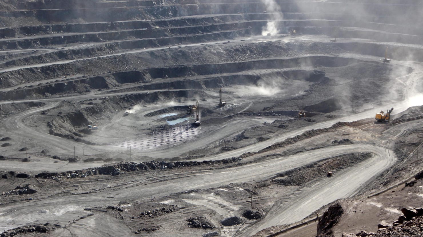 China Mine Collapse 5 Dead, Dozens Still Missing