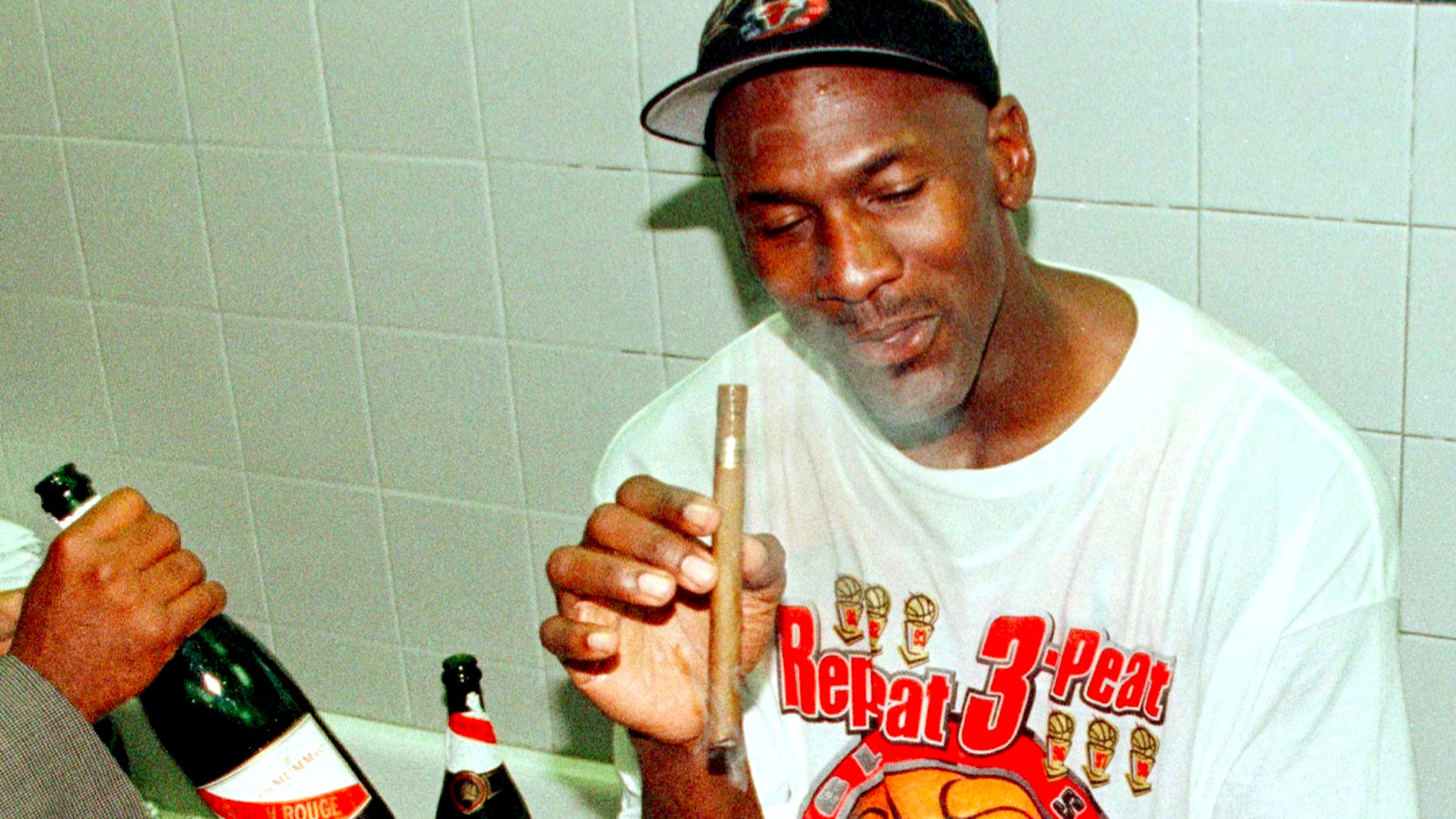 Michael Jordan once humiliated Dennis Rodman on national television: How  many dresses does he get to wear?
