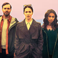 (L to R) Will Forte as Gilbert Power, Siobhán Cullen as Dove, Robyn Cara as Emmy Sizergh in episode 102 of Bodkin. Cr. Enda Bowe/Netflix © 2024"
