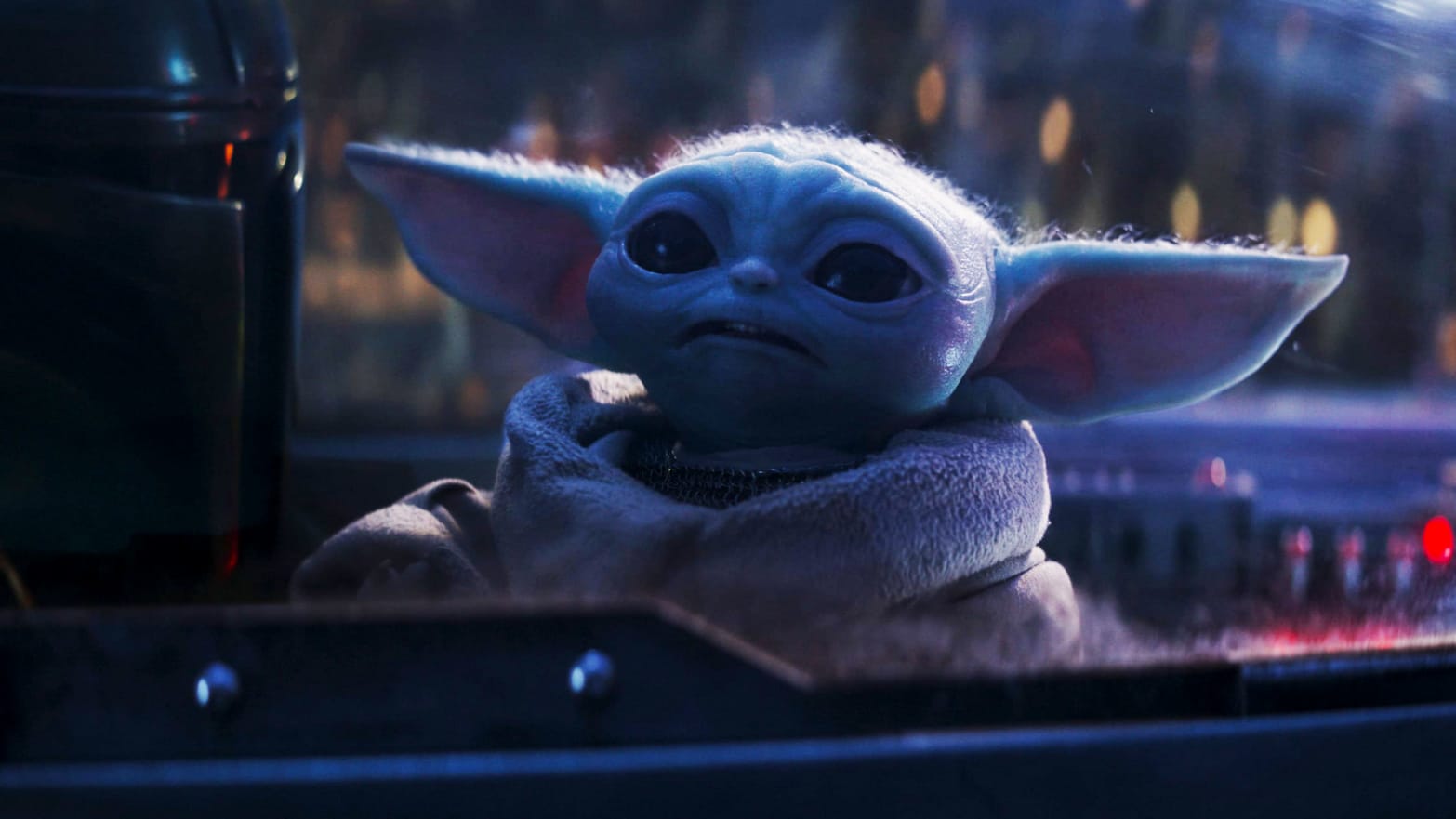 Baby Yoda in the 'The Mandalorian' Premiere: Spin That Chair, Babe!
