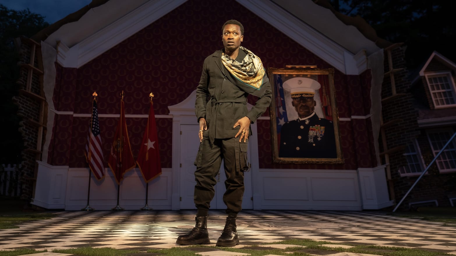 Review Thrilling ‘Hamlet’ in Central Park Is Hiding a Hollywood Star