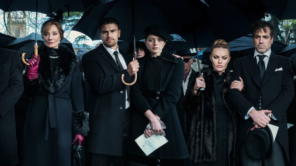 A photo including Joely Richardson as Lady Sabrina, Theo James as Eddie Horniman, Jasmine Blackborow as Charly Horniman, Chanel Cresswell as Tammy Horniman & Daniel Ings as Freddy Horniman in the series The Gentlemen on Netflix