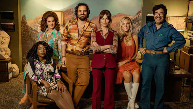 A photo of Idara Victor, Elizabeth Perkins, Jake Johnson, Ophelia Lovibond, Jessica Lowe, and Oscar Montoya in the new season 2 of Minx on STARZ.