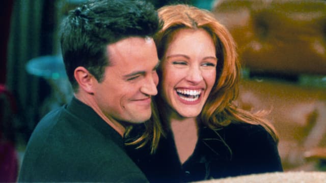 Matthew Perry and Julia Roberts hug on the set of "Friends"
