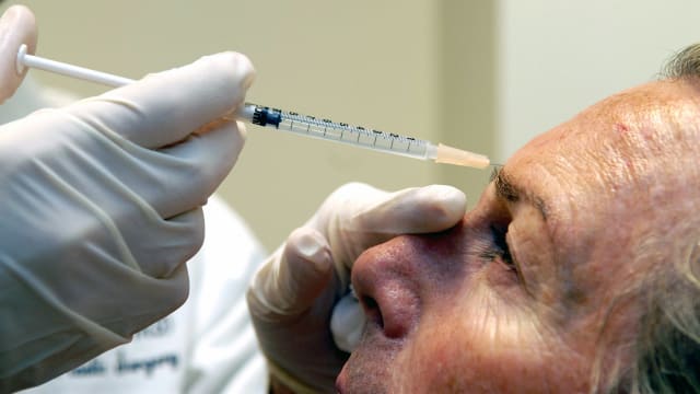 Patient Jamie Kabler from Palm Springs, CA receives a Botox injection by UCLA Cosmetic Surgeon Dr. George Rudkin, November 29, 2006 in Los Angeles, California.