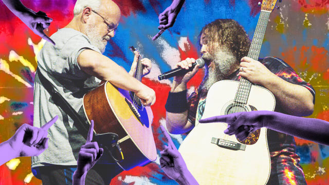 Tenacious D with fingers pointing