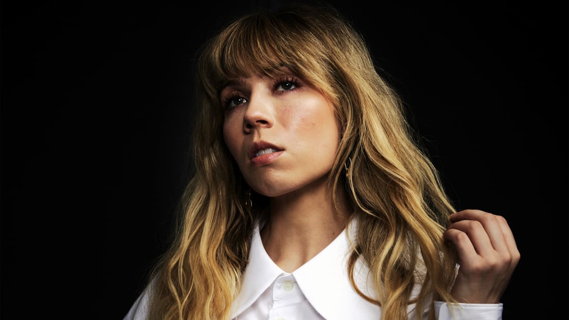 Jennette McCurdy’s ‘Child Star’ Memoir Isn’t a Juicy Nickelodeon Tell-All. It’s Better.