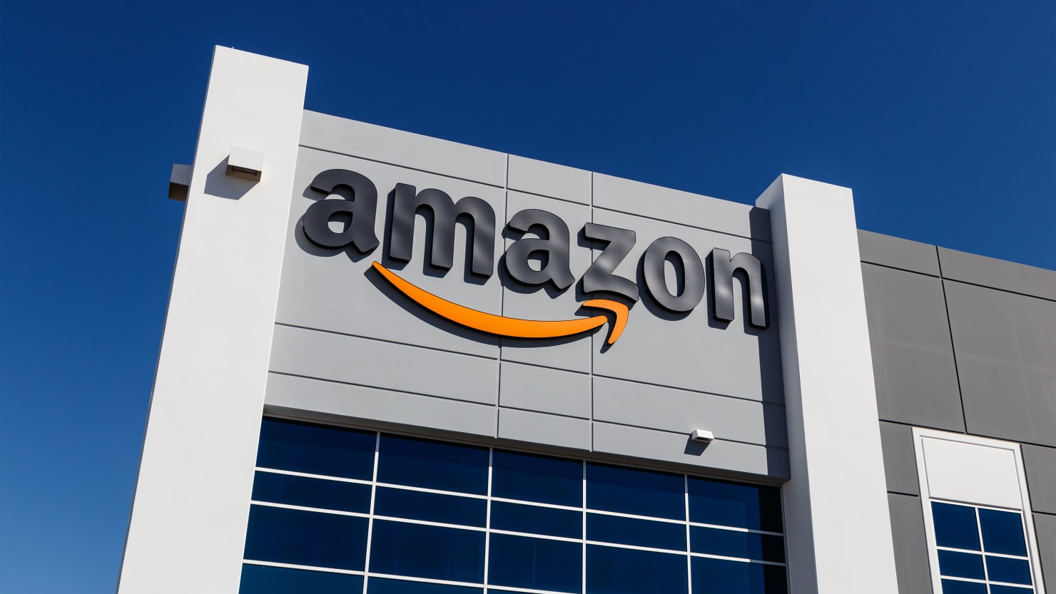 Un employé d’Amazon s’est suicidé devant un entrepôt du Massachusetts