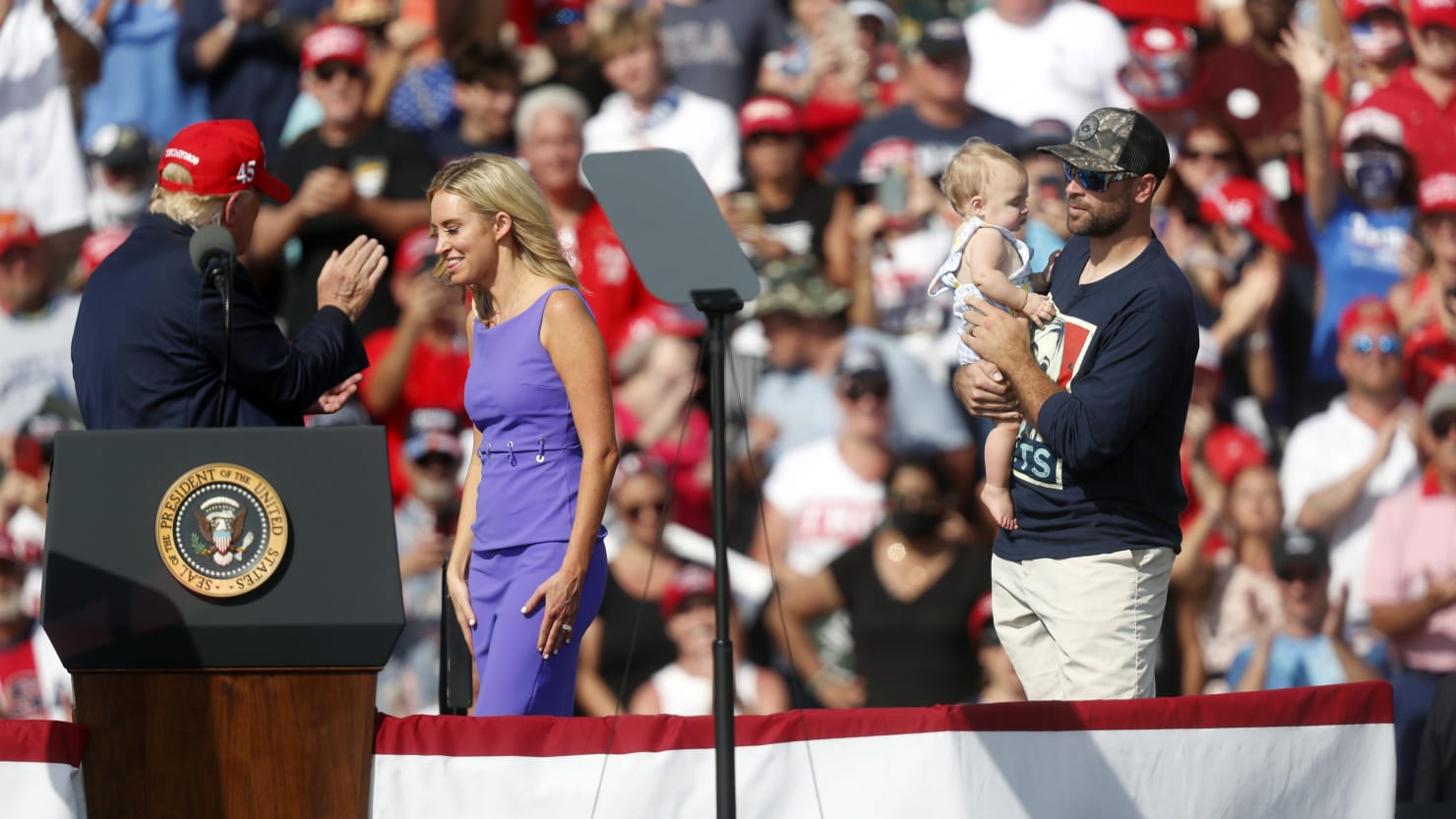 Kayleigh Mcenanys Husband Shows Up To White House Briefing Without A Mask 