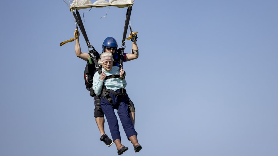 Dorothy Hoffner, 104, has died a week after becoming the oldest person in the world to skydive.