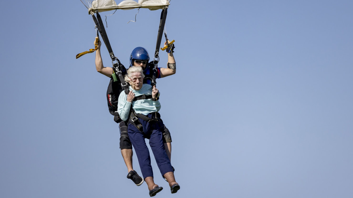 104-Year-Old Dorothy Hoffner Dies a Week After Breaking Skydiving Record