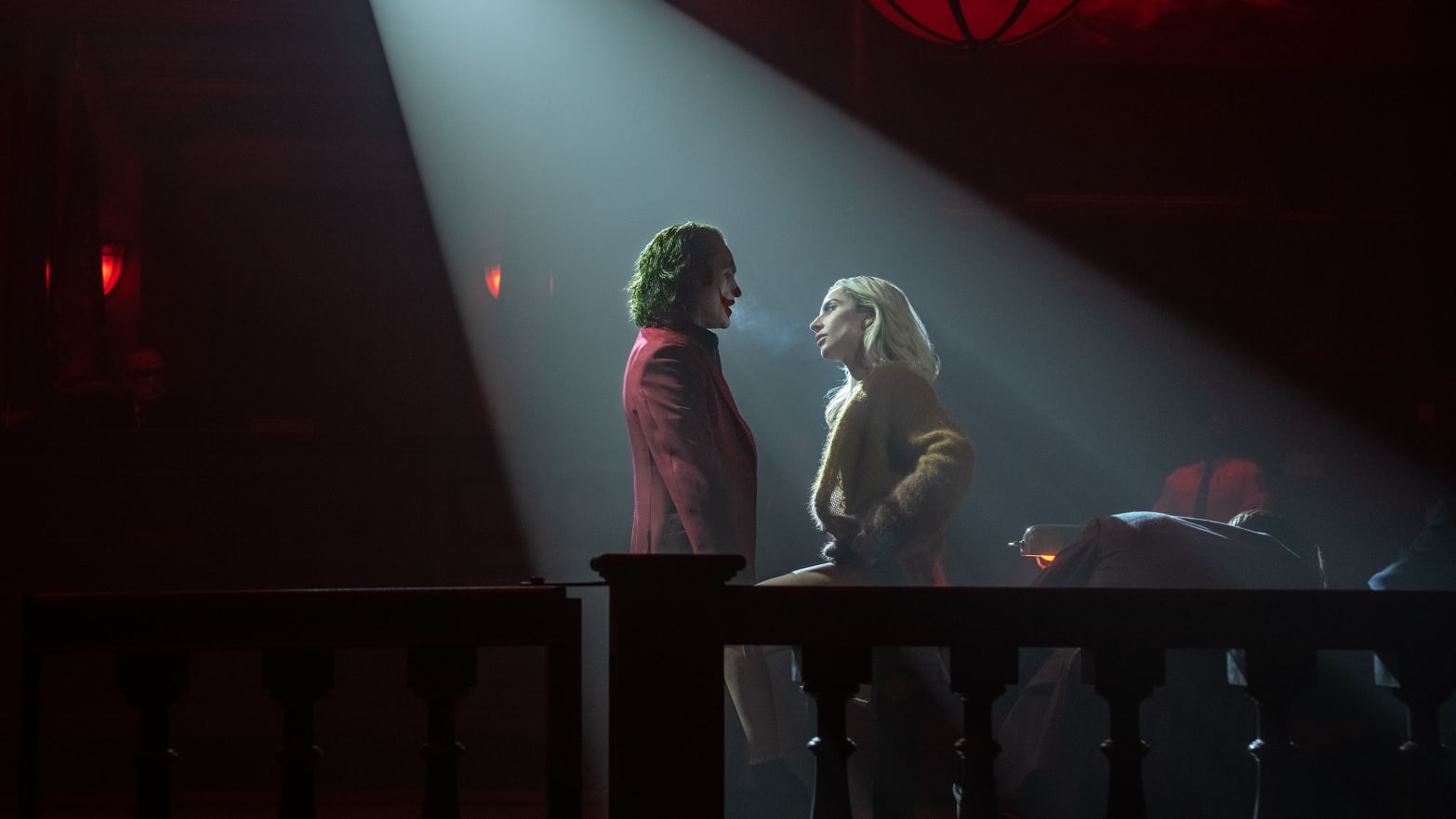 Joaquin Phoenix as Arthur Fleck/Joker and Lady Gaga as Lee Quinzel in Joker: Folie a Deux.