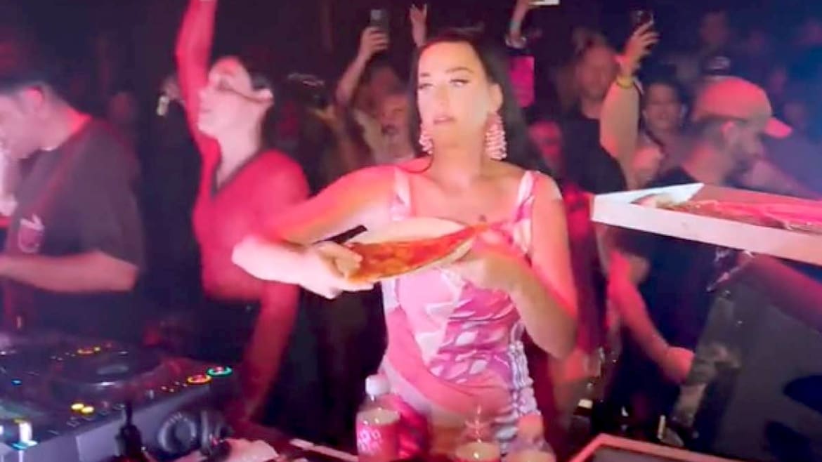 Katy Perry Hurling Pizza Slices at Her Fans Will Make You Howl