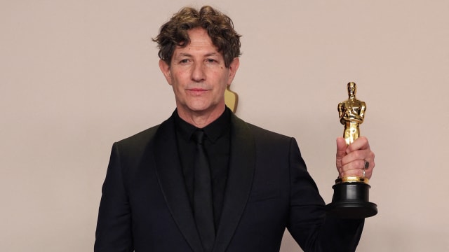 Director Jonathan Glazer poses with the Oscar for Best International Feature Film at the 96th Academy Awards in Hollywood, Los Angeles, California, U.S., March 10, 2024.