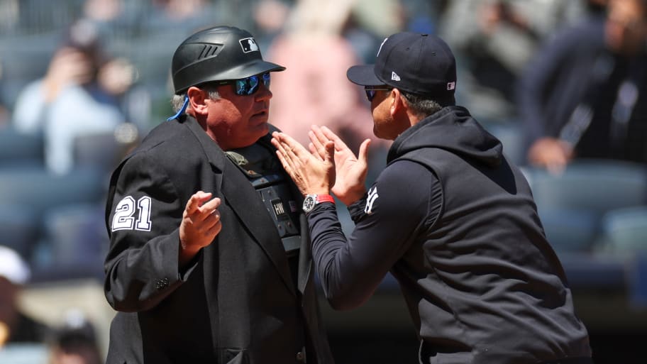 Photograph of Yankees manager Aaron Boone and MLB umpire Hunter Wendelstedt.