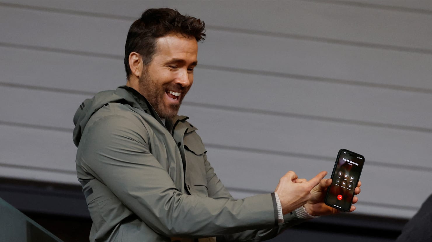 T Mobile Buys Ryan Reynolds Mint Mobile For 135 Billion 