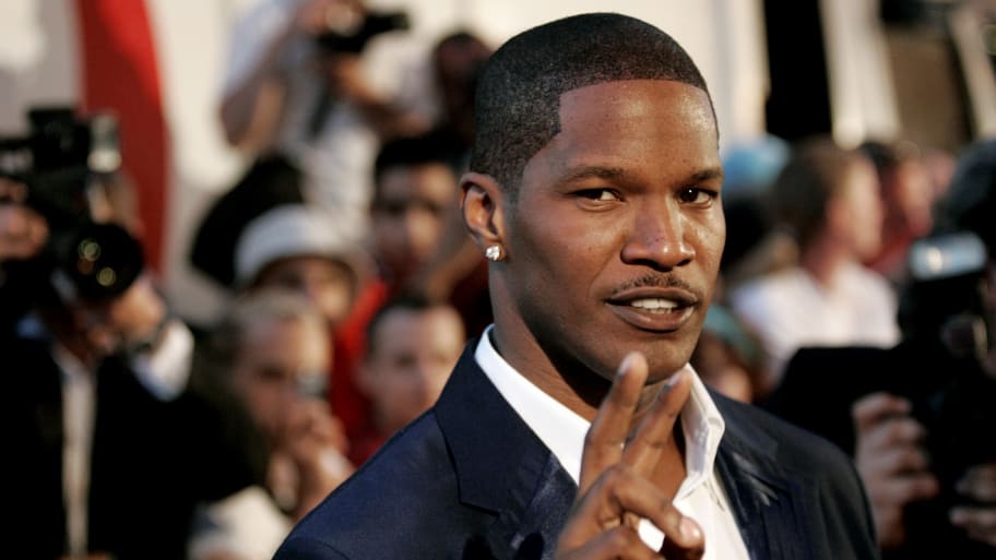 U.S. actor Jamie Foxx poses as he arrives at an unofficial screening of his upcoming film 'Dreamgirls' in Cannes, France May 19, 2006.