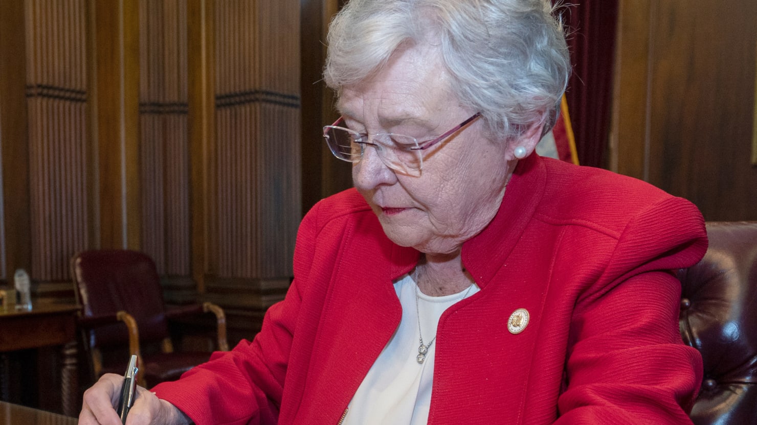 Alabama Gov Kay Ivey Apologizes For Participating In Blackface Skit In College 