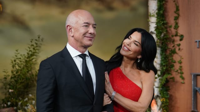 Jeff Bezos and Lauren Sánchez attend the premiere of The Lord of the Rings: The Rings of Power in 2022
