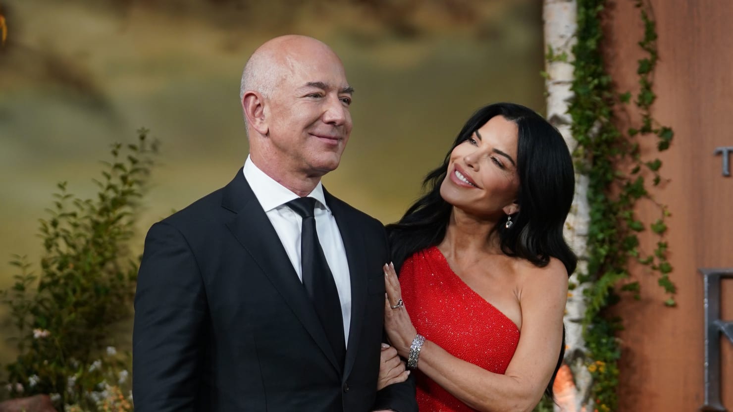 5 Things We Just Learned About the Bezos-Sánchez Romance