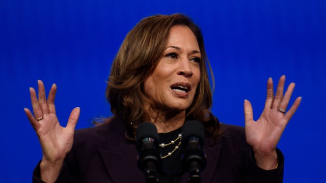 Kamala Harris tips off possible veepstakes victor.