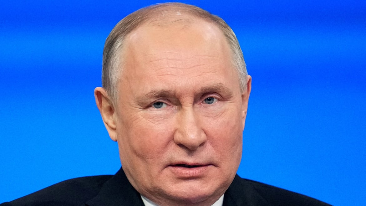 Russians Are Fleeing as Putin’s War in Ukraine Wrecks the Economy