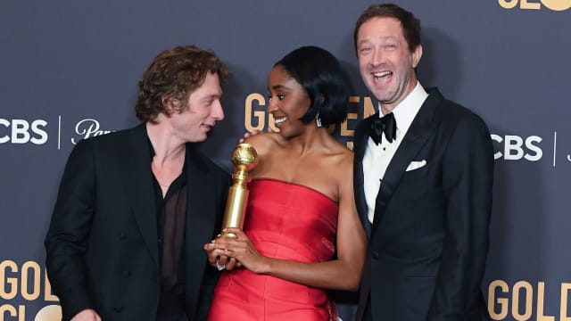 Jeremy Allen White, Ayo Edebiri, and Ebon Moss-Bachrach on the red carpet at the Golden Globe Awards.