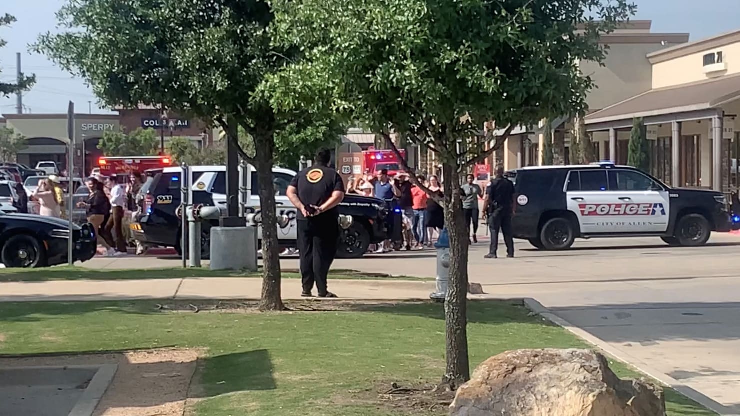 Unidentified Police Officer Who Killed Texas Mall Shooter Mauricio