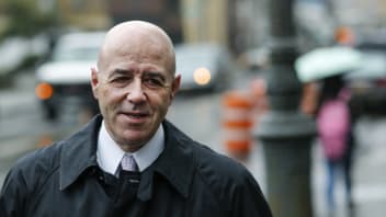 "Former New York City Police Commissioner Bernard Kerik arrives the Manhattan Federal Courthouse in downtown Manhattan, New York, October 16, 2014. REUTERS/Eduardo Munoz (UNITED STATES - Tags: CRIME LAW) - GM1EAAH01HO01"
