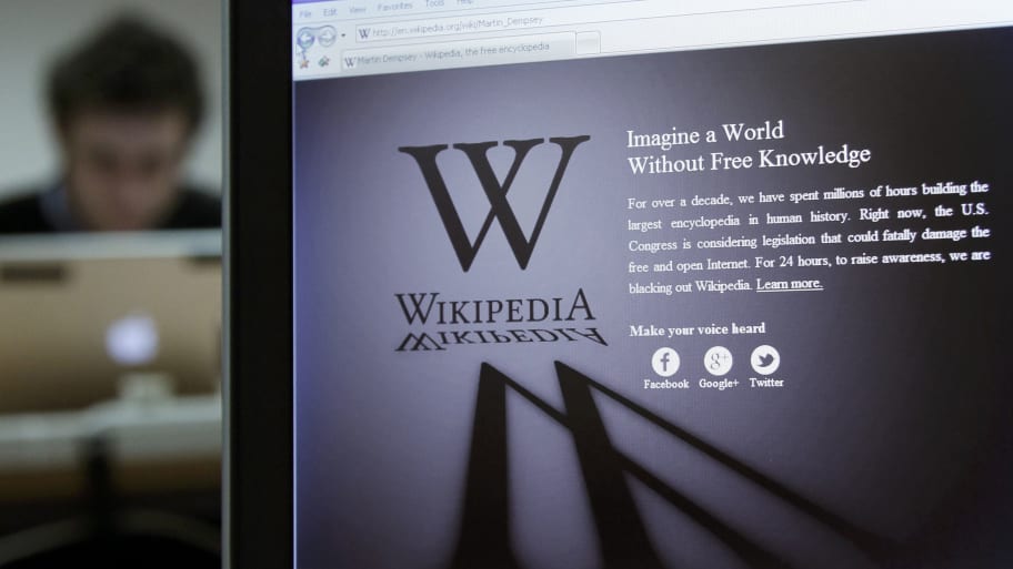 A reporter's laptop shows the Wikipedia blacked out opening page in Brussels January 18, 2012.