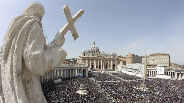 A general view of Saint Peter’s Square is seen as the faithful gather during Pope Francis’ Palm Sunday mass at the Vatican, March 24, 2013.