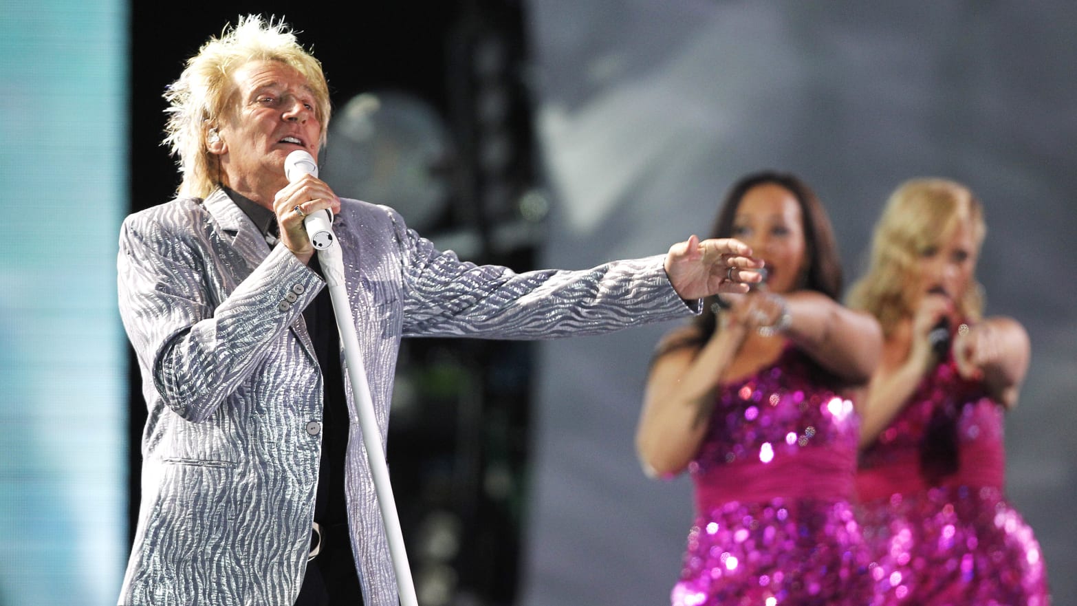 Rod Stewart performs during a music festival Vina del Mar, Chile on February 27, 2014.