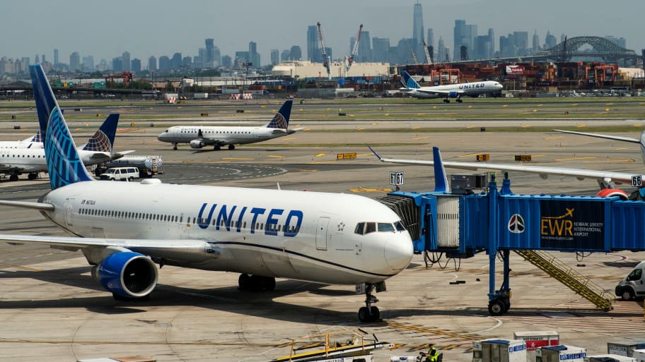 A United Airlines plane. A United pilot was arrested on Sunday after he showed up to the airport sloppy and stumbling from intoxication right before being scheduled to fly from Paris to Washington, D.C..