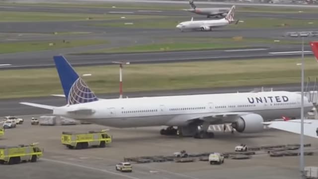 A United Airlines jet bound for San Francisco returned to Sydney after the Boeing 777 developed a “maintenance issue,” the carrier said. 